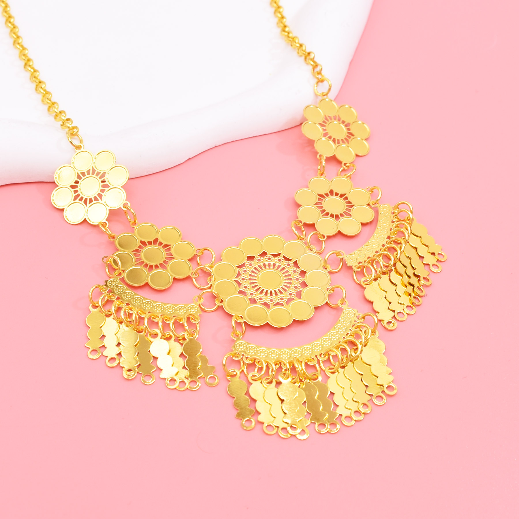 Hollow Carving Flower Pendants - Ethnic Fashion In Dubai 评论和价格